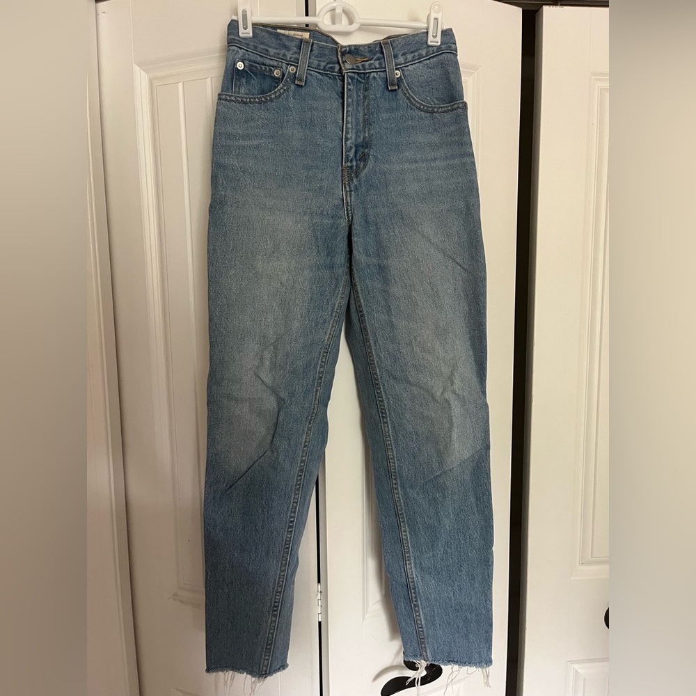 Levi’s mom jeans light wash size 24